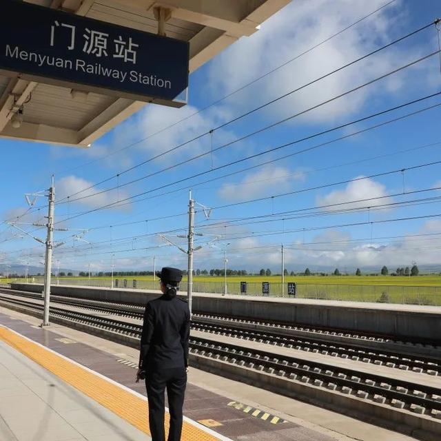 旅客齐呼“哇塞”！窗外闪过……