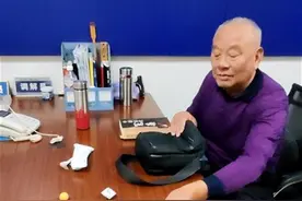 抬车救人报道追踪：李先生带着女儿上门道谢，一声清脆的“爷爷”让老人倍感欣慰图片