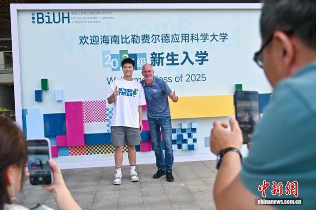 中国境内首个境外高校独立办学项目永久校址迎首批新生