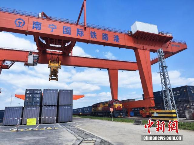 客货两旺、商旅齐涌！中越铁路架起经贸人文“双向桥”