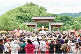 丰收节千人品鹅王 挑战“广东第一辣”图片