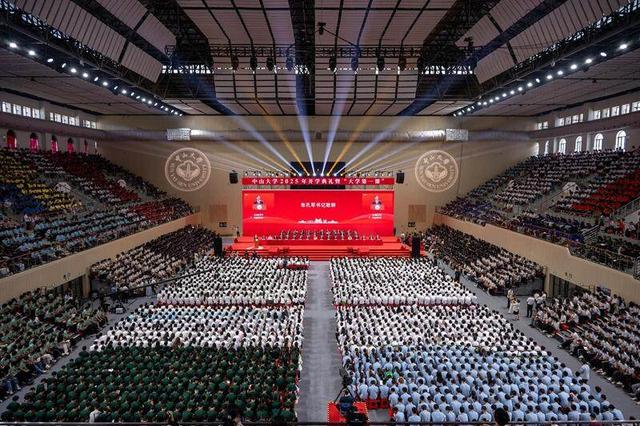中大新生上“大学第一课”
