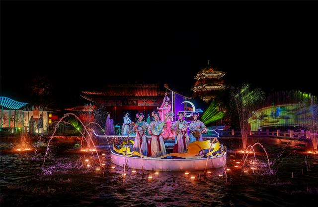 图集｜开封府夜游《南衙千秋月》启幕 光影幻戏点亮千年府衙夜经济