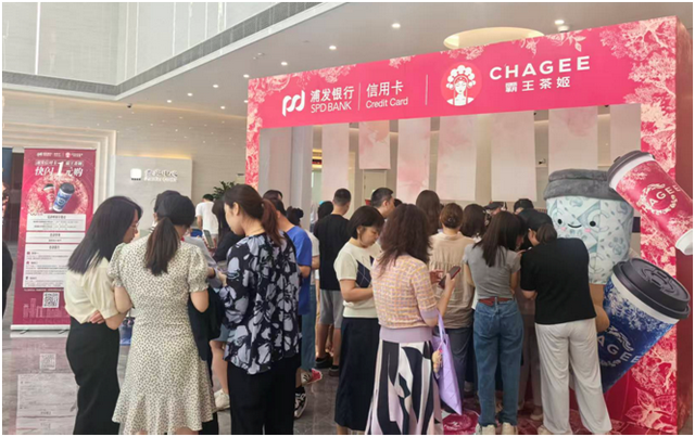 打卡浦发网点，我理解了为何这家银行能在旅游节期间火“出圈” | 愉见财经