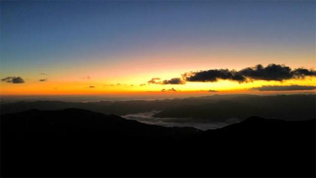 日出云海齐上阵！冬日的楚雄，美成了仙境