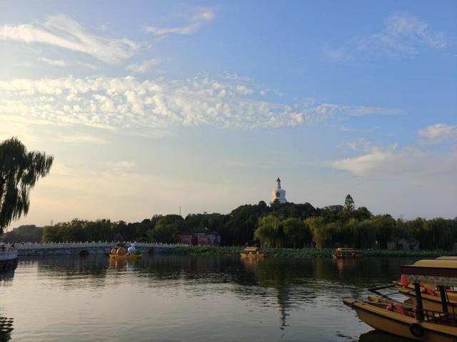 北京晚霞铺满天，绝妙美景赏心悦目