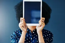 理发师未经顾客允许将理发视频上传至网络，法院：侵犯肖像权，公开致歉并赔偿图片