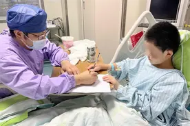 10岁男童倒地心跳骤停，医生ECMO救治抢回一命图片