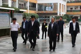 榆林高新区党工委书记、管委会主任张军一行到榆林高新一中开展教师节慰问活动图片