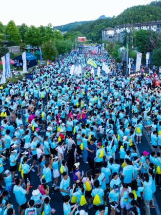 暑期文旅市场一半火焰一半冰，明月山凭啥是那把火？
