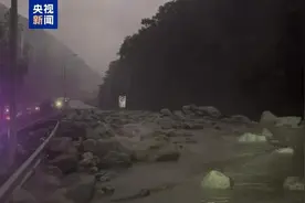 突发泥石流！G5京昆高速雅西段采取双向交通管制图片