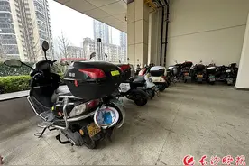 电动自行车，到底要如何停才安全？图片