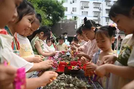 挂艾草、包粽子、划龙舟、看大戏，四川南充花式过“端午”图片