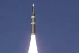 外媒称“东风-27”准确命中5000公里外海上移动目标，军事专家回应【看世界·新闻早知道】图片