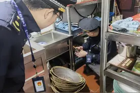 餐饮油烟惹人烦，柔性执法解民忧图片