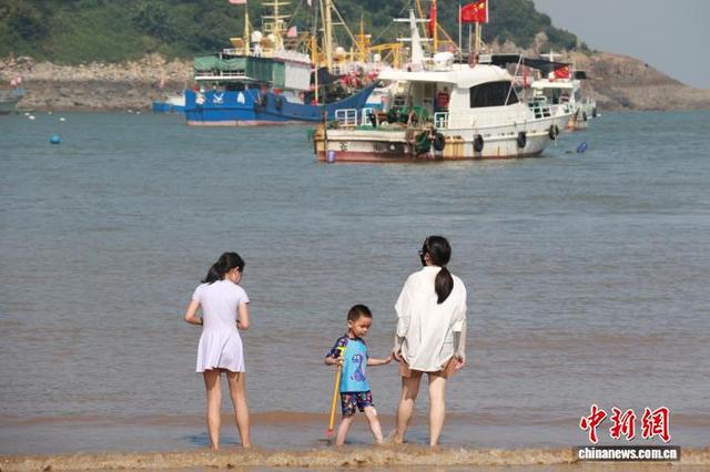 （活力中国调研行）浙南小城有“凉”方：“168黄金海岸”人气足