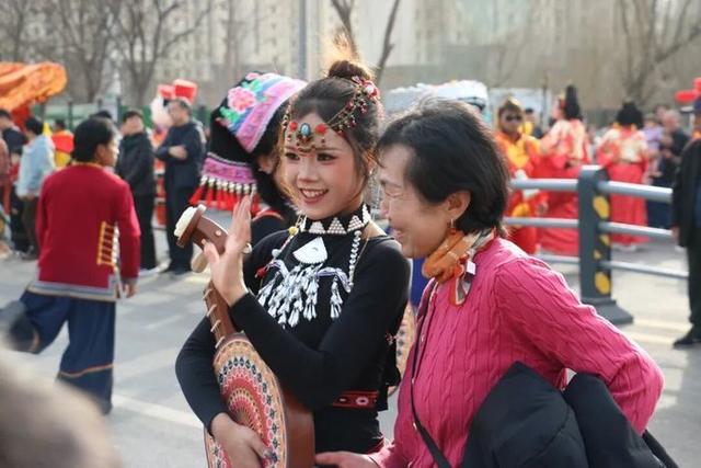 传统社火邂逅“赛博”童趣，九曲黄河万里情上演文化盛宴