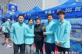 凡人歌·青岛故事丨青马跑道上女子晕厥，4名青科大学子专业施救图片