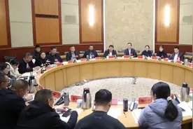 王建军参加区第十八届人民代表大会第四次会议第十二代表团审议图片