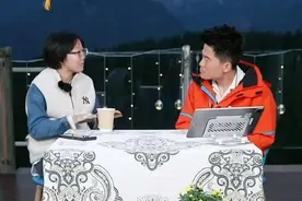 董宇辉遇上李娟，到底奇怪在哪里图片