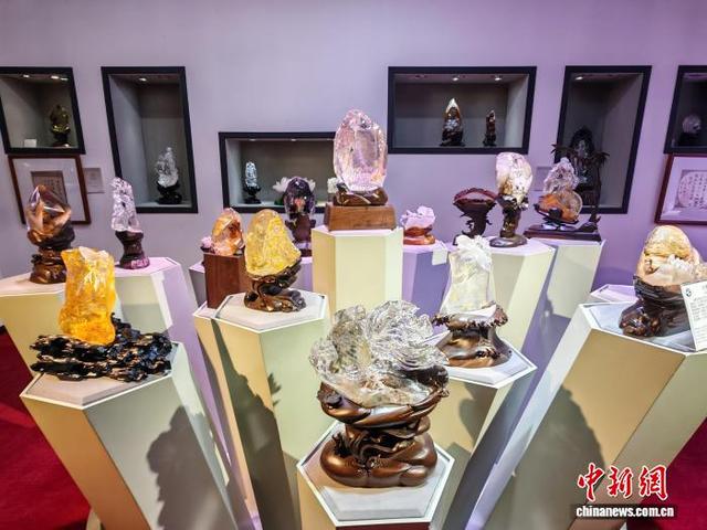 （活力中国调研行）“世界水晶之都”江苏东海：年产水晶产品1.2亿件