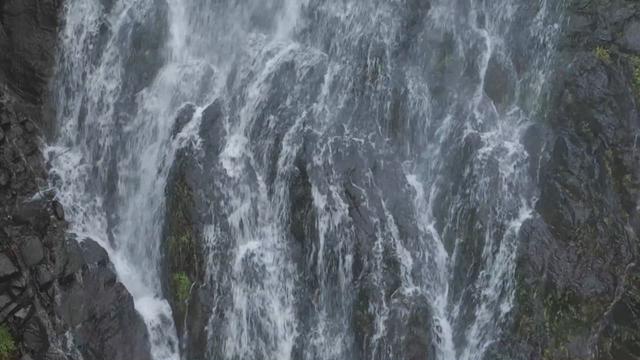 大山藏飞瀑