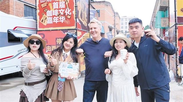 麒麟区打造多层次假日盛宴——双节活动多 游客乐融融