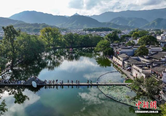 国庆长假游宏村 画里乡村徽韵浓
