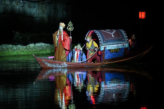 昼观瀑 夜享乐｜黄果树旅游区多元业态点亮“夜经济”