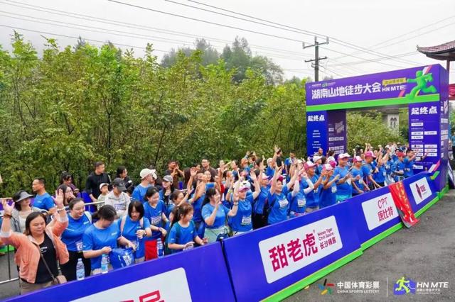 徒步大会与星空音乐会点亮湘西洛塔，八百行者“向野而行”