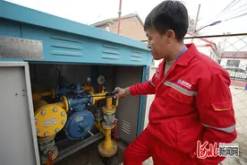 奋力夺取灾后恢复重建和经济社会发展双胜利 | 燃气烧起来，屋里特暖和图片
