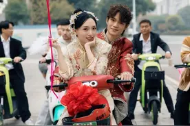 扫台共享电单车当婚车！湖南这对夫妻的婚礼火了图片