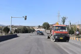 【冬季行动】如果直行与直行相遇，该如何行车？图片