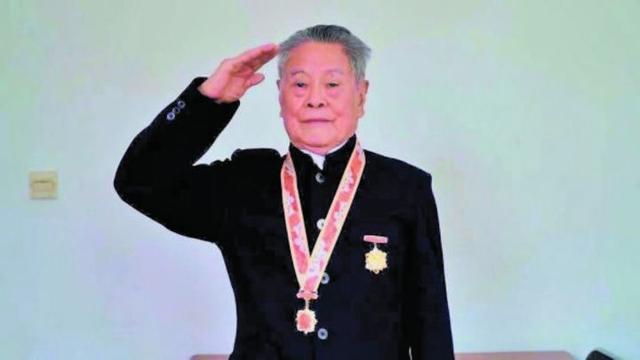 新华走笔丨怦然心动的光亮