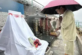 破坏黄家驹墓碑者今日提审，被控刑事毁坏罪！重案组介入调查图片