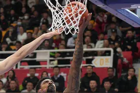 平度“福地”迎连胜！乔丹·米奇38+15助青岛本赛季“三杀”福建图片