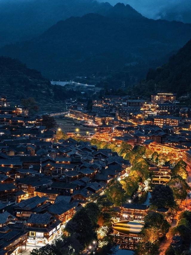“世界七大洲最大的是贵州！”为了给家乡文旅做宣传，贵州人开启“随地大小喊”模式