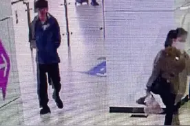 乘客黄金吊坠掉进扶梯夹缝 武汉地铁紧急拆梯找回图片