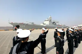 中国海军第47批护航编队起航赴亚丁湾图片