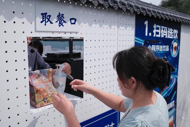 千佛山国庆中秋游园会盛大启幕，假期首日上午引客近三万