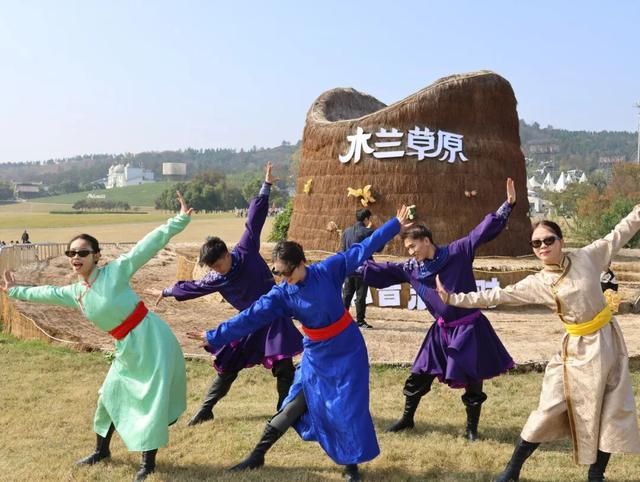 热干面遇见蒸烧卖，开启一场跨越2000公里的季节约会