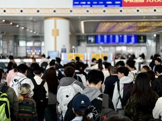 最近去这座全是“龙”的高铁站有福利！