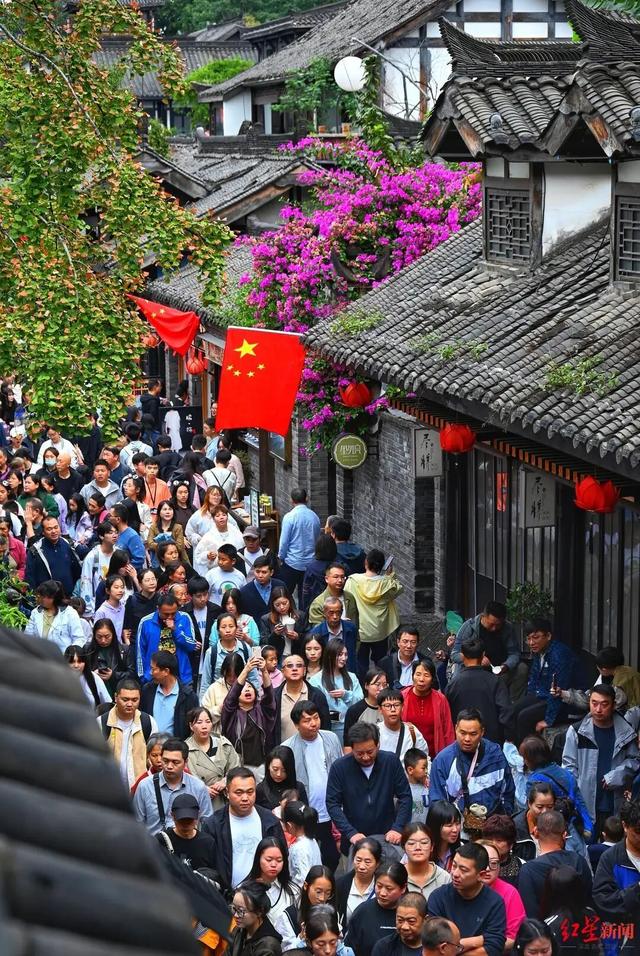 金秋十月去哪儿？万千气象成都行