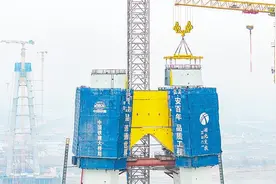 荆州这座世界级长江大桥，主塔日“长”1米图片