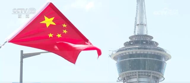 国旗扬、花锦簇，节日氛围感拉满！各地盛装迎国庆 满城尽是“中国红”