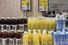 这个夏天，饮料为何集体变“大”图片