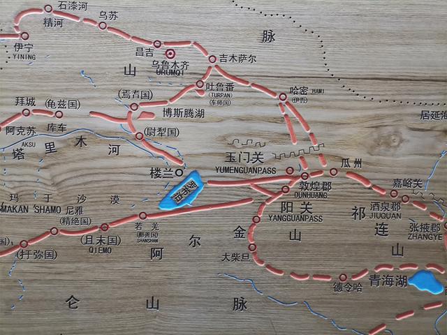 敦煌两千年：文明的十字路口