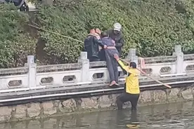 “外卖小哥”严小兵奋不顾身跳河救人，获评见义勇为！图片