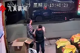 全网泪目！1岁男童看完烟花，在妈妈怀中离世……图片