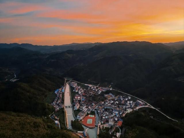 这里的柿子可以摘！代溪镇，距四坪仅12公里，2天1夜烹茶酌酒，玩转非遗！